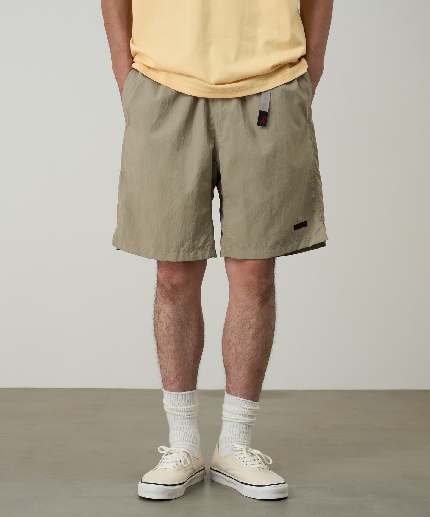 NYLON PACKABLE G-SHORT MILK TEA