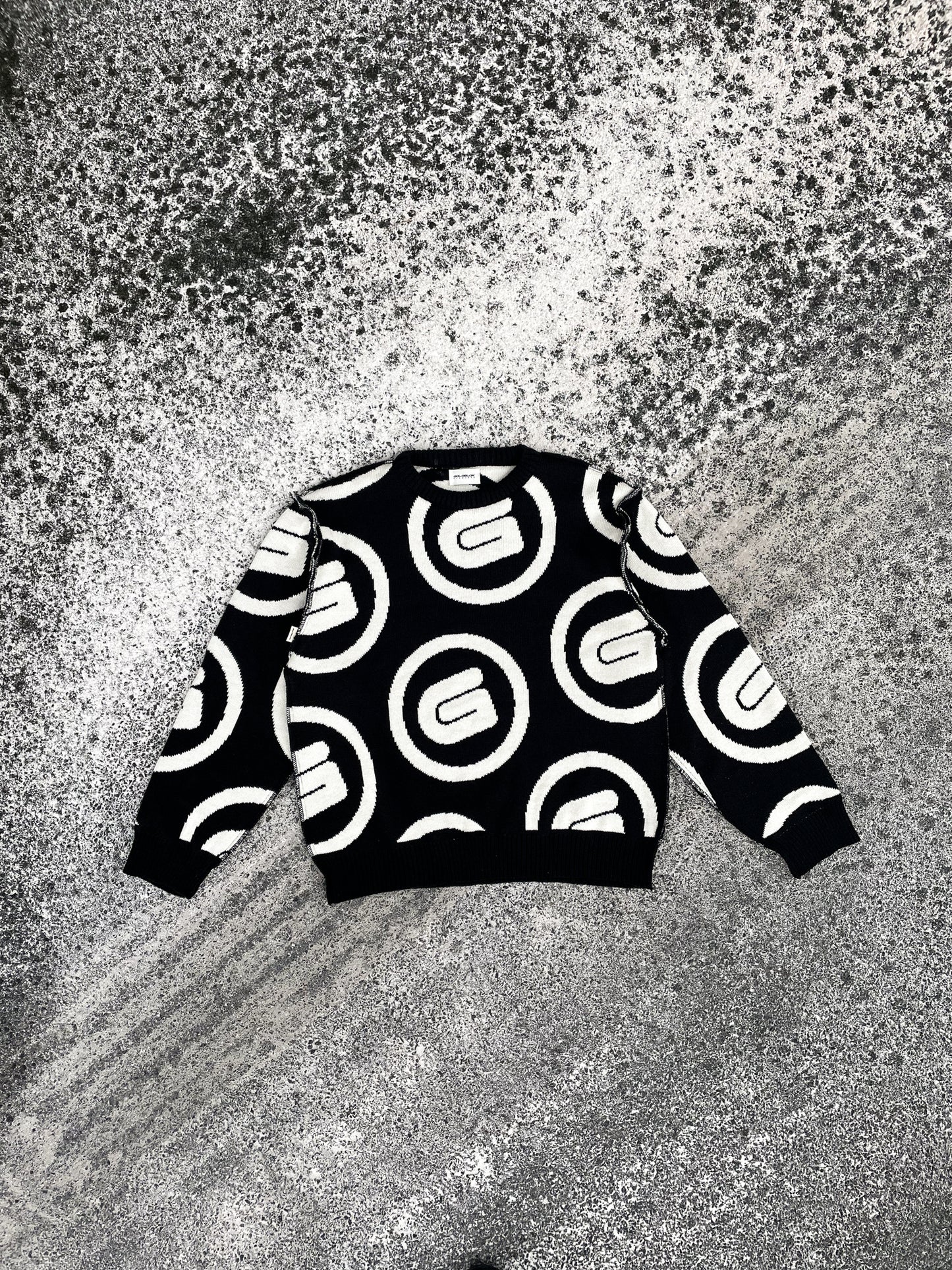 FULL BODY LOGO KNIT SWEATER BLACK/COCONUT